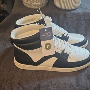 Universal Thread Men's Black and White Sneakers